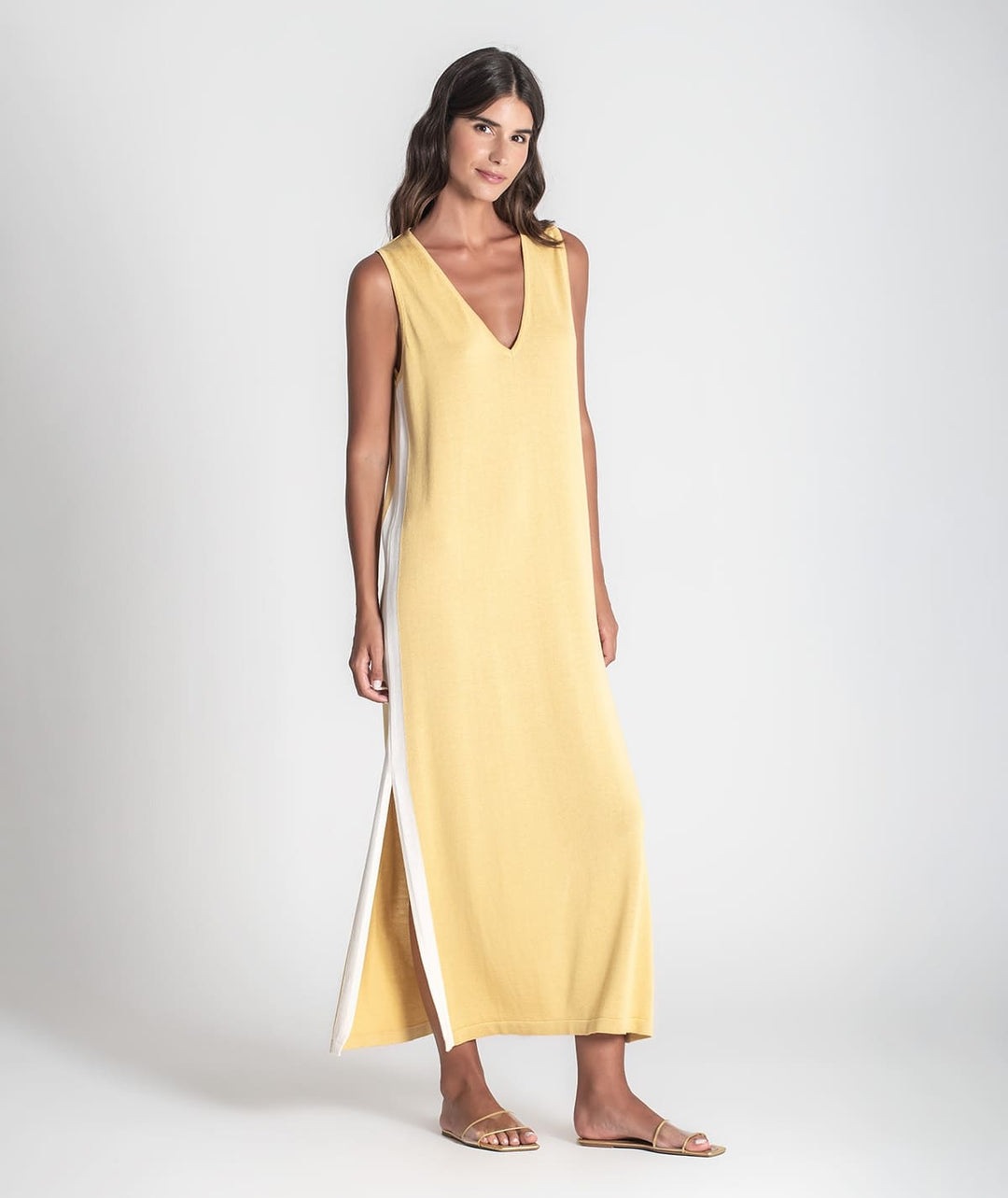 VESTIDO AMARELO COM CONTRASTE DE COR RUGA