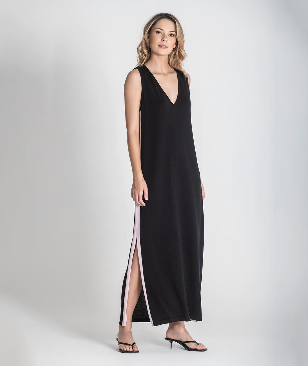 VESTIDO PRETO COM CONTRASTE RUGA