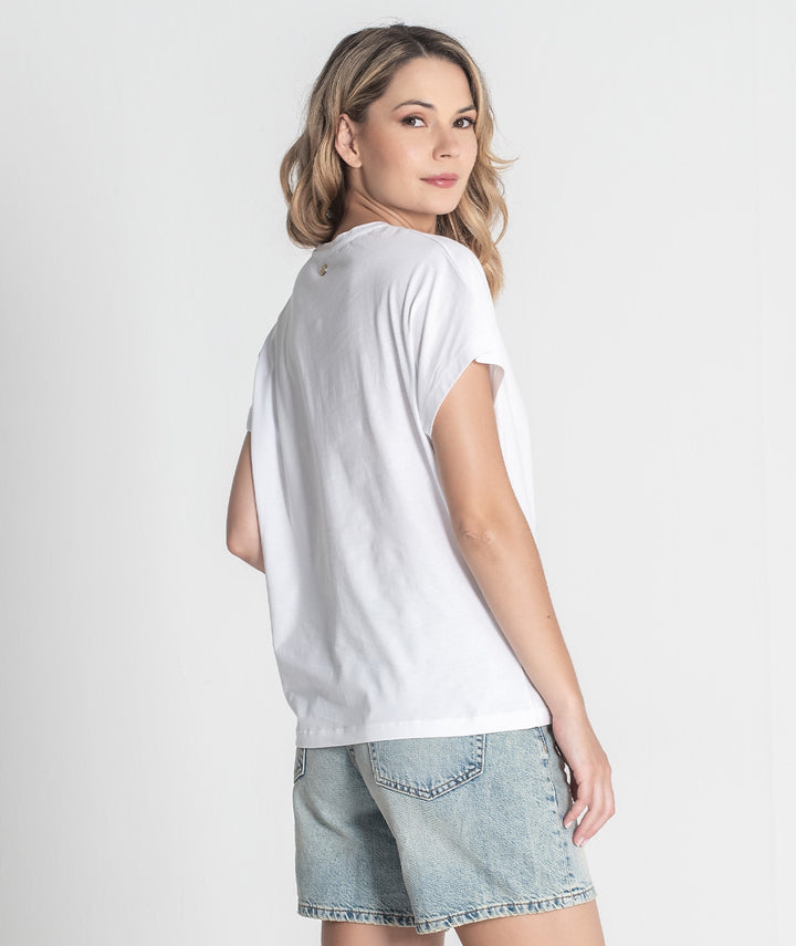T-SHIRT BRANCA R BORDADO RUGA