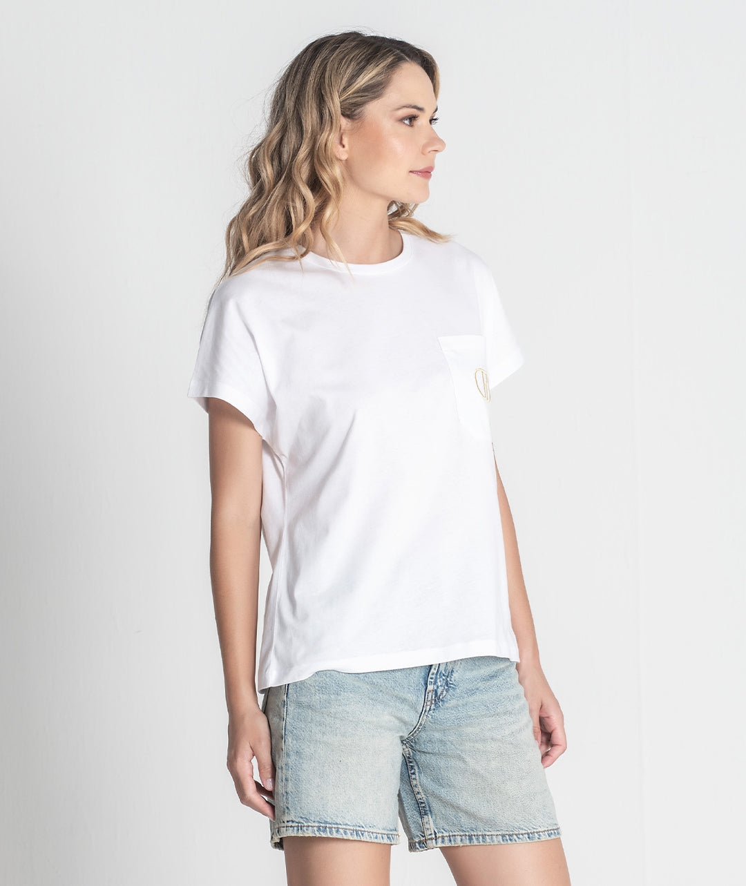 T-SHIRT BRANCA R BORDADO RUGA