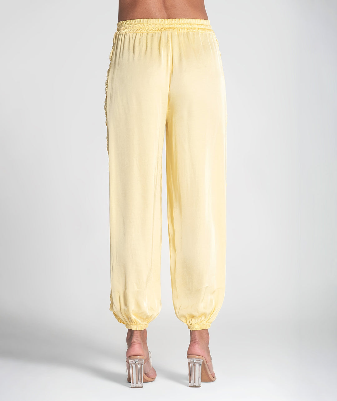 CALÇA AMARELA COM FOLHO NA LATERAL RUGA