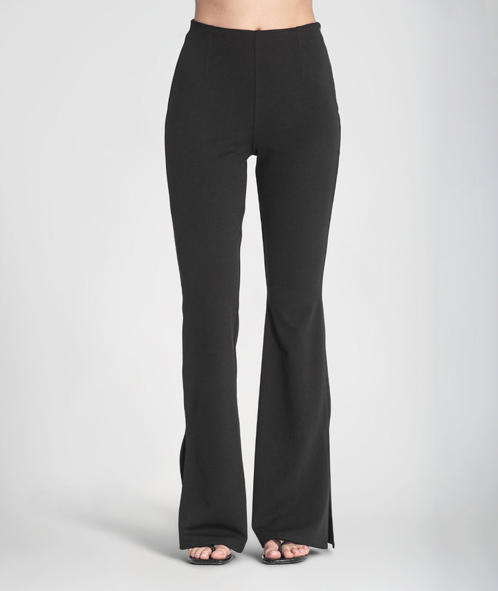 CALÇA PRETA BOCA DE SINO RUGA