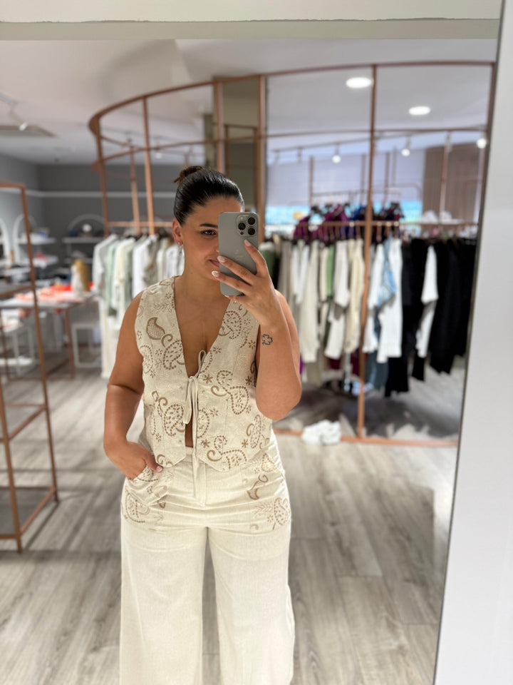 CONJUNTO EM LINHO COLETE E PANTALONA PONTO CHIC