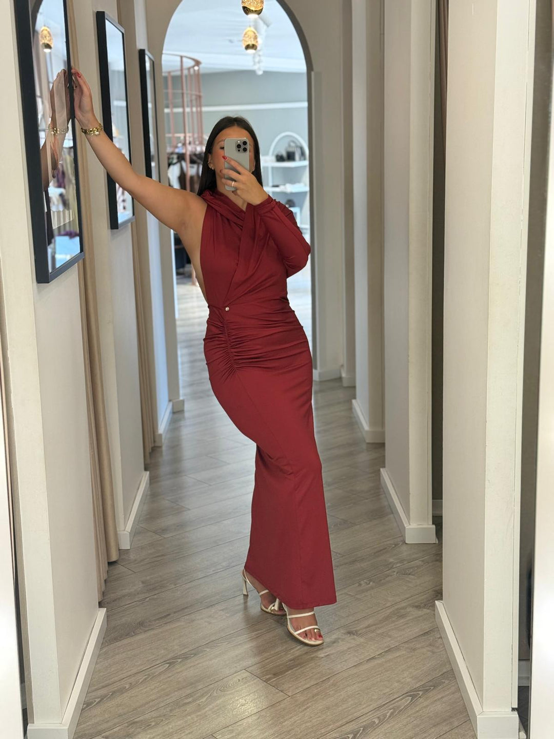 VESTIDO VERMELHO DRAPEADO COM DECOTE DRAPEADO RINASCIMENTO