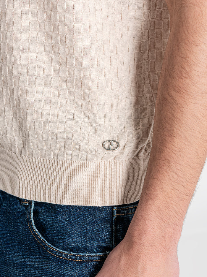T-SHIRT BEGE EM MALHA QUADRADOS PONTO CHIC