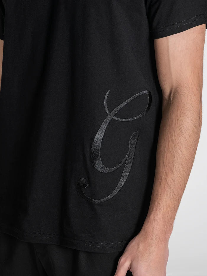 T-SHIRT PRETA COM LOGÓTIPO PONTO CHIC