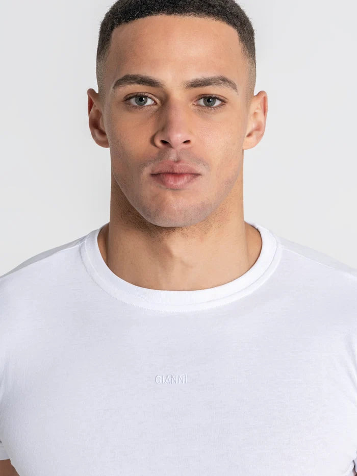 T-SHIRT BRANCA COM LOGO PONTO CHIC