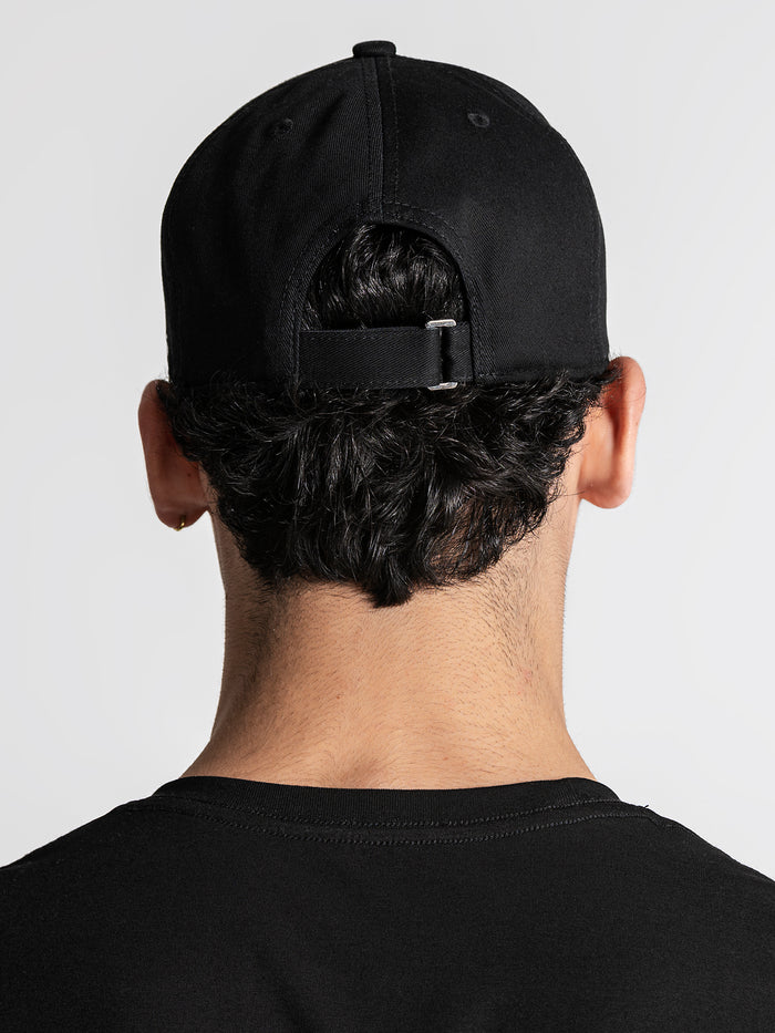 BONÉ PRETO COM LOGO PONTO CHIC
