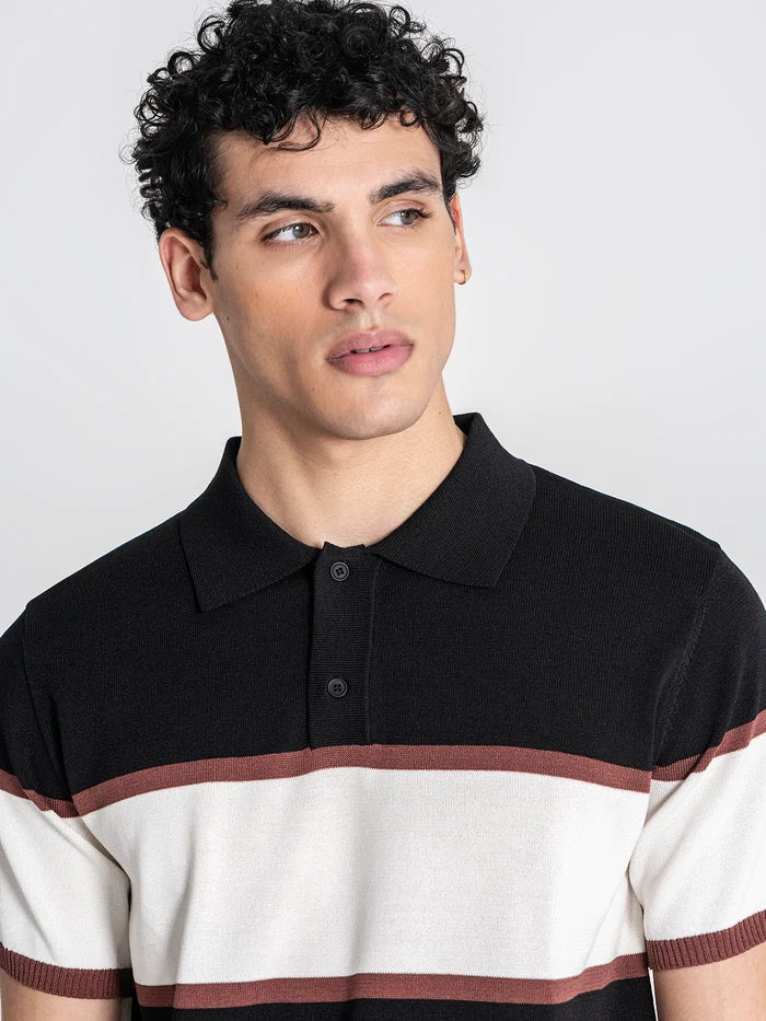 POLO PRETO ÀS RISCAS PONTO CHIC
