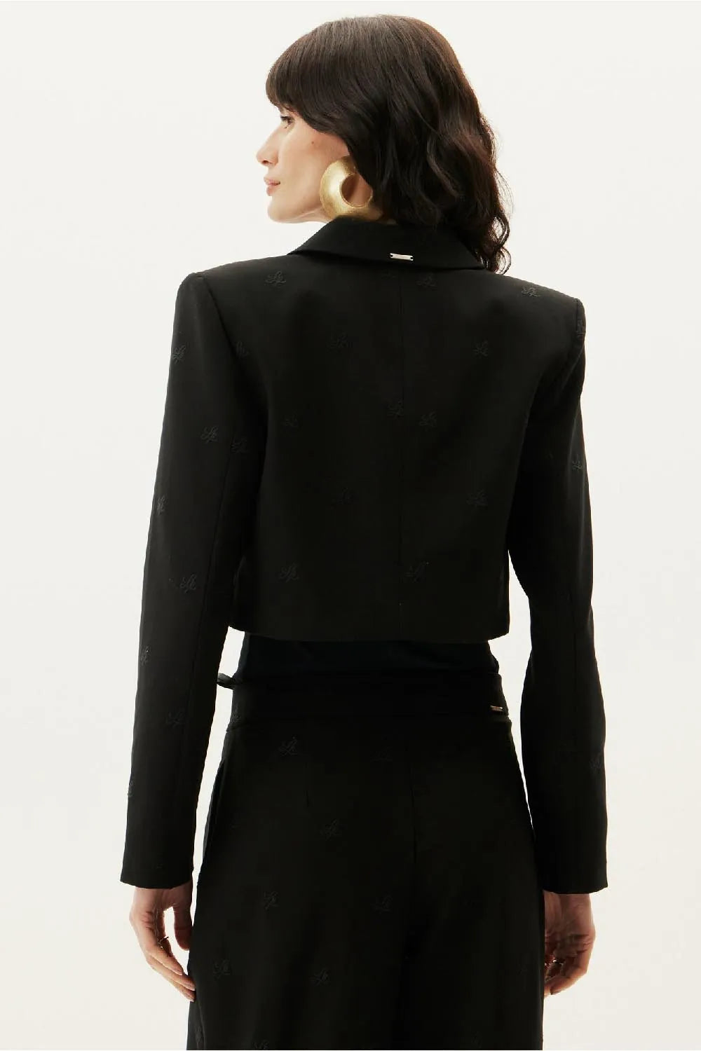 BLAZER CURTO PRETO COM BORDADO LANÇA PERFUME