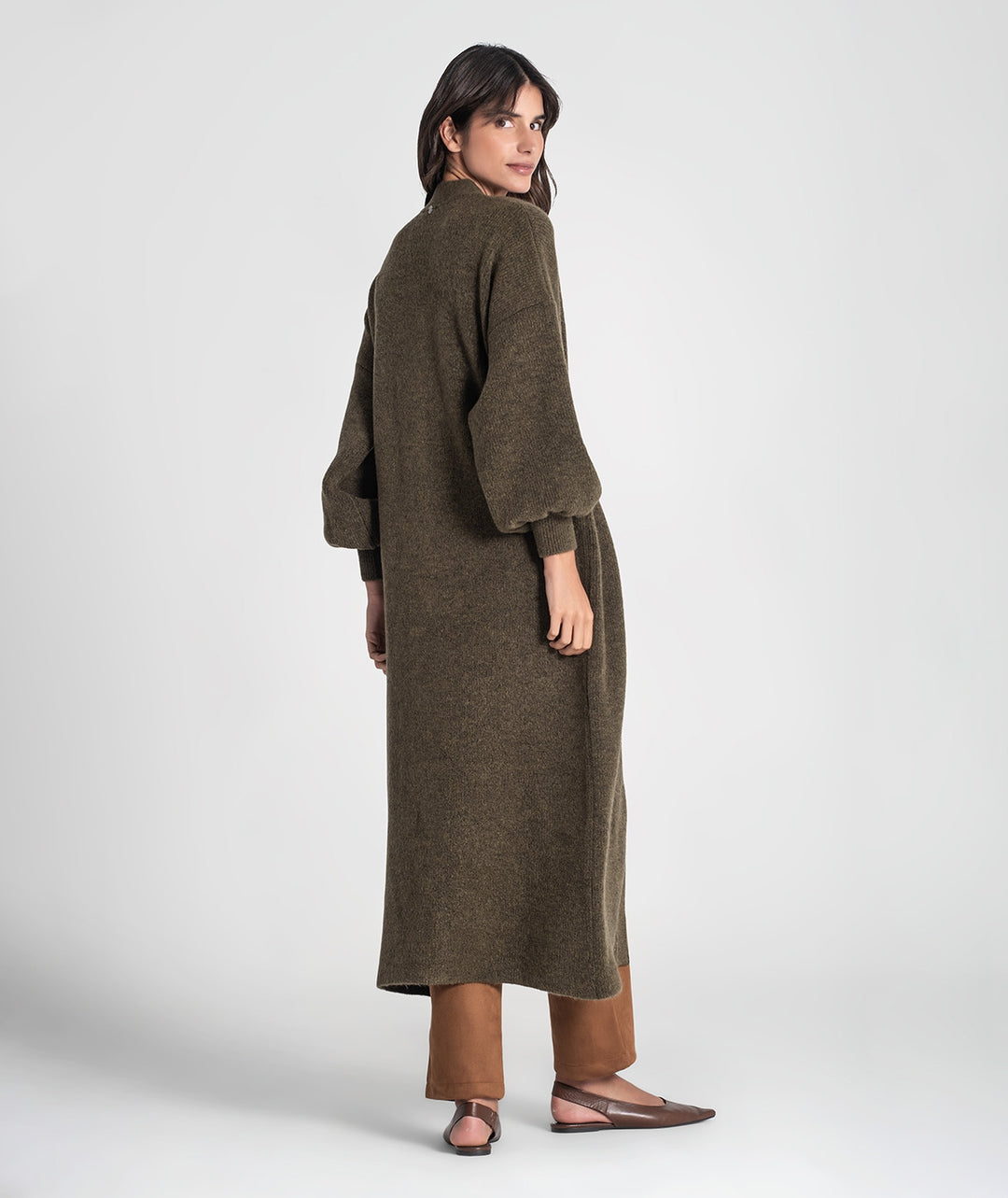 VESTIDO CASACO KAKI COM CINTO E MANGAS ABALONADAS RUGA