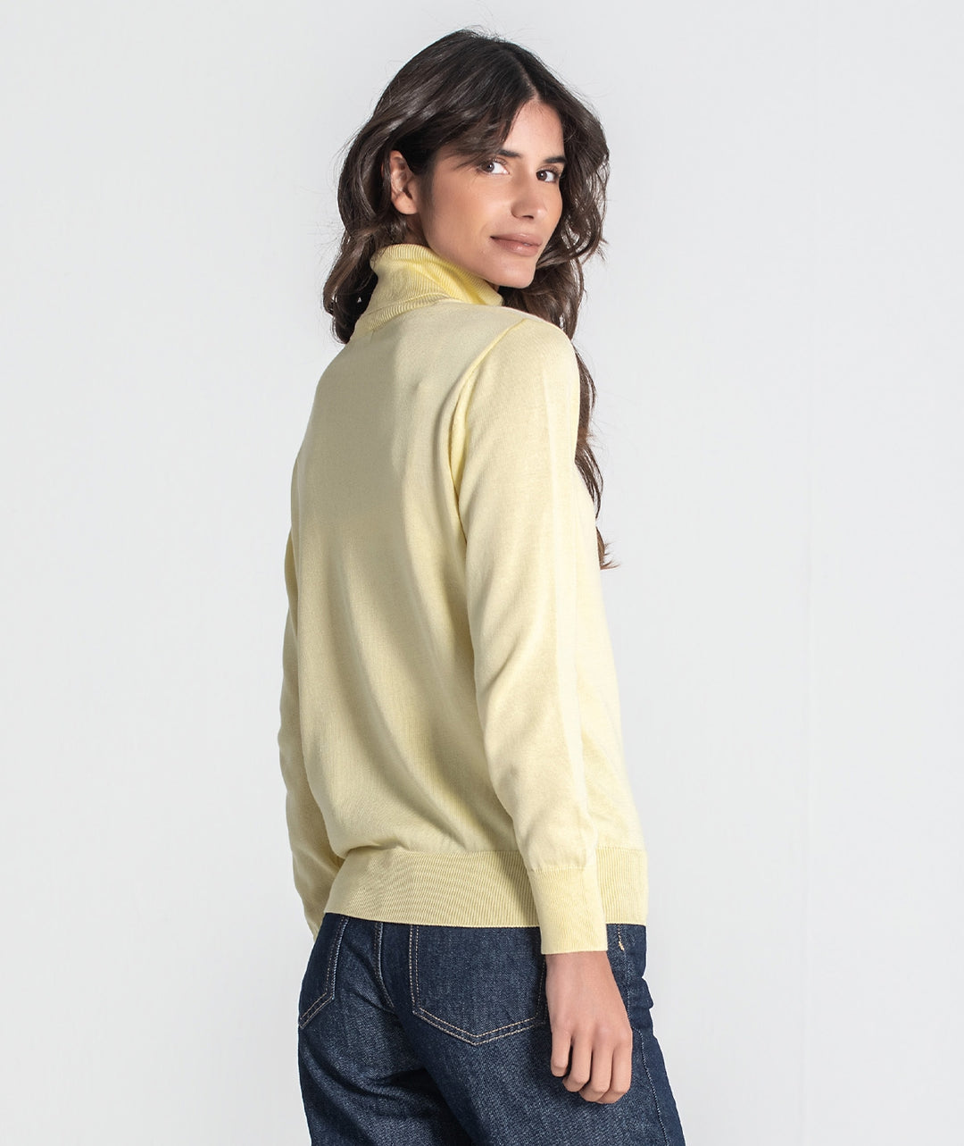 CAMISOLA  AMARELO MANTEIGA COM GOLA ALTA  RUGA