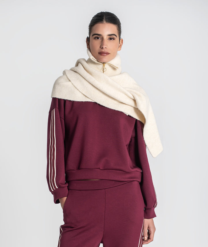 GOLA CACHECOL CRU COM FECHO DOURADO RUGA