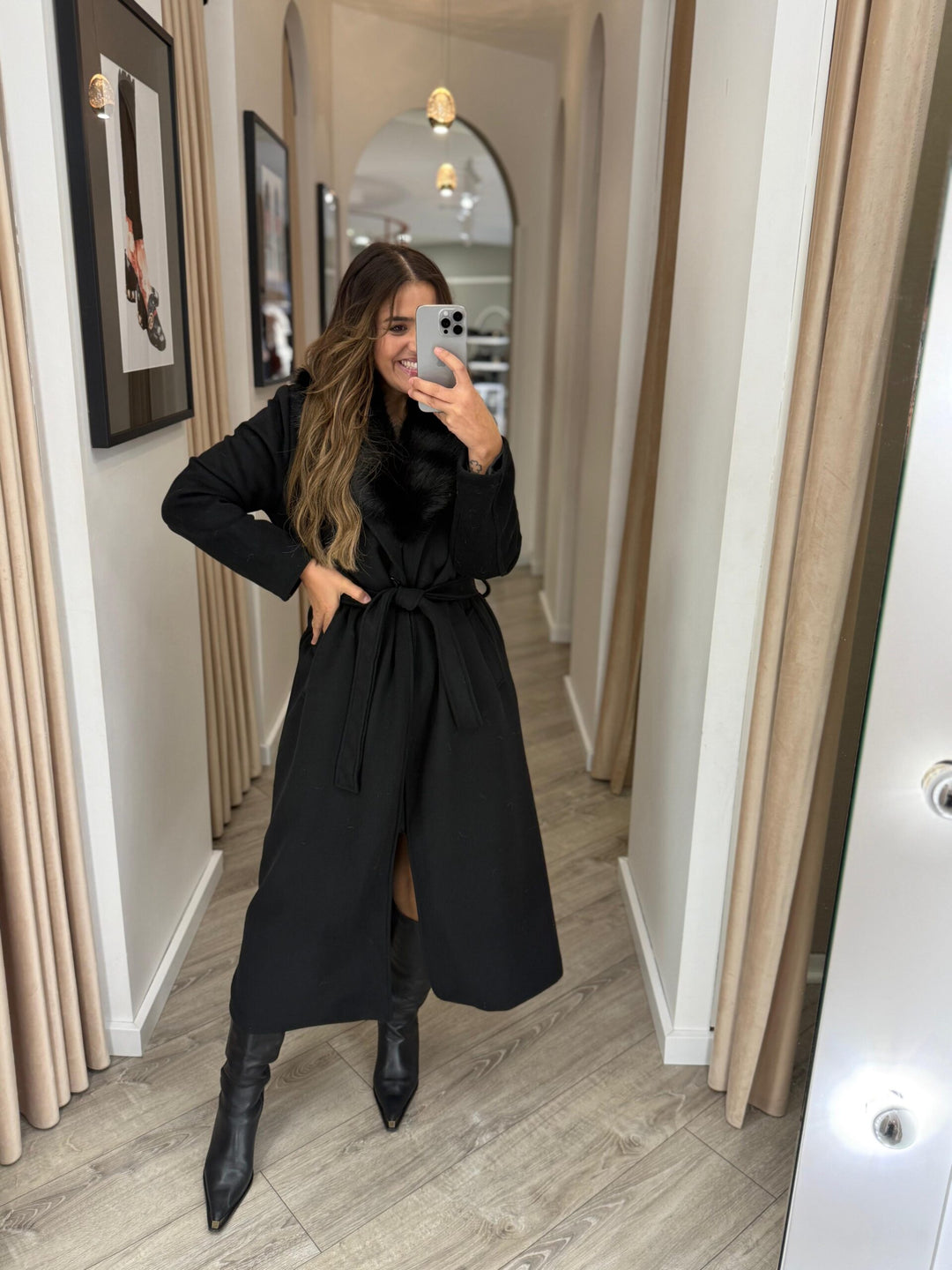 CASACO PRETO COM PELO PONTO CHIC