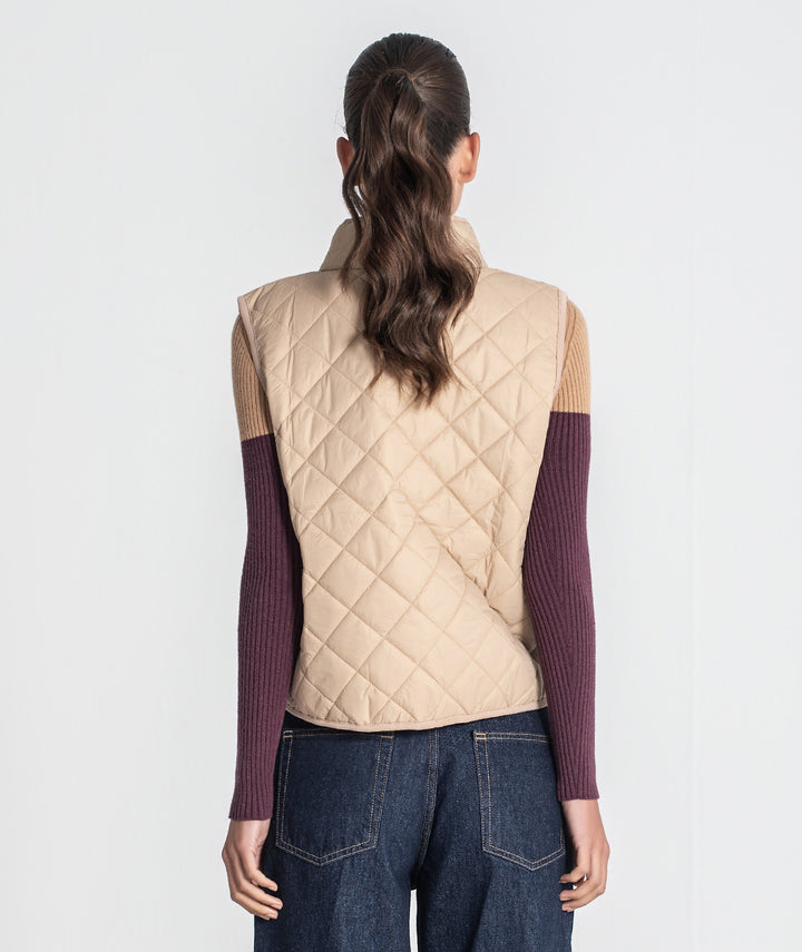 COLETE ACOLCHOADO BEGE COM INTERIOR ESTAMPADO RUGA