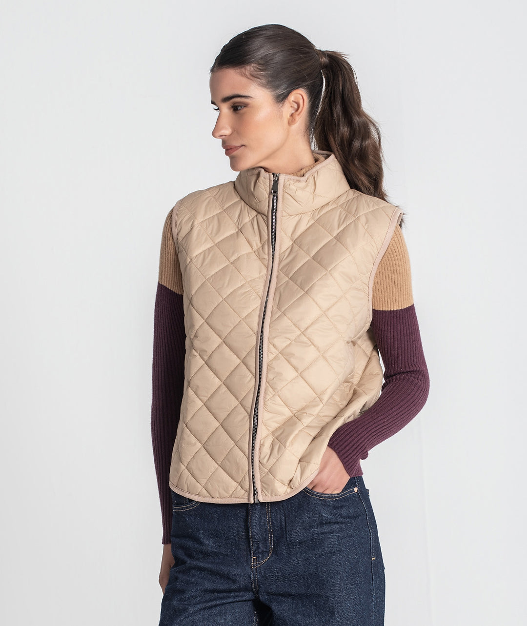 COLETE ACOLCHOADO BEGE COM INTERIOR ESTAMPADO RUGA