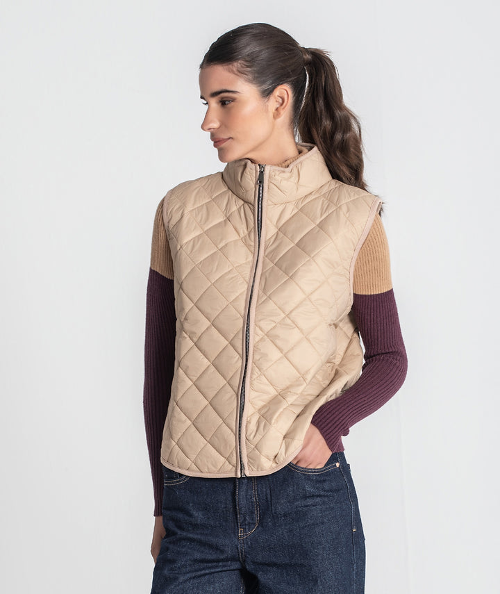 COLETE ACOLCHOADO BEGE COM INTERIOR ESTAMPADO RUGA