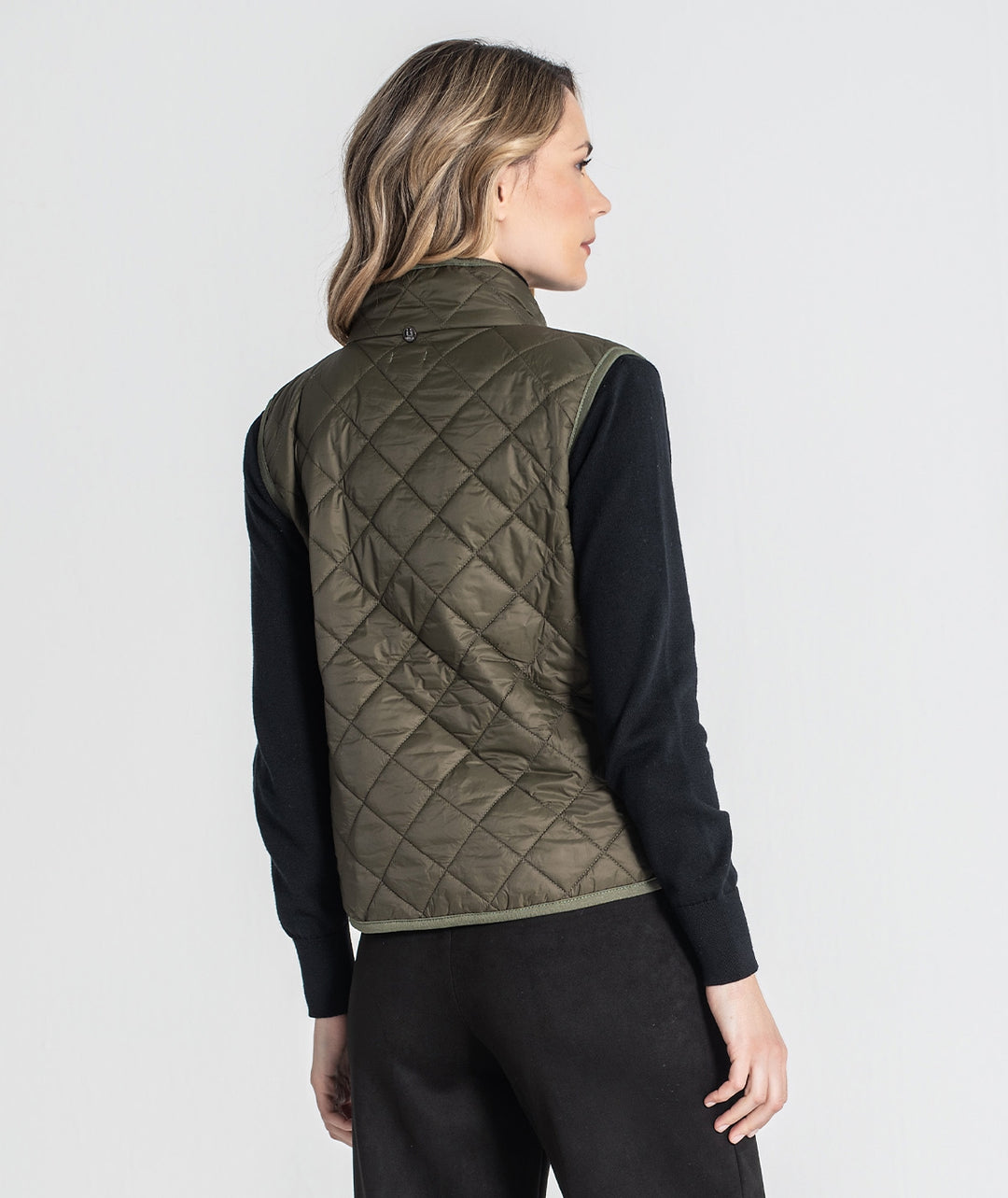 COLETE ACOLCHOADO VERDE TROPA COM INTERIOR ESTAMPADO RUGA
