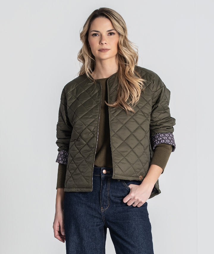 CASACO ACOLCHOADO VERDE TROPA COM INTERIOR ESTAMPADO RUGA