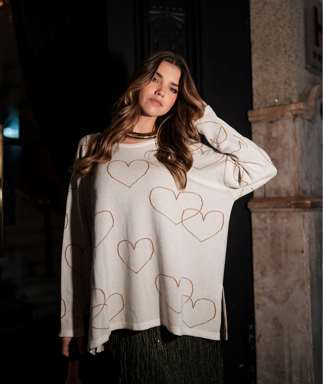 MALHA TRICOT CRU COM CORAÇÕES RUGA