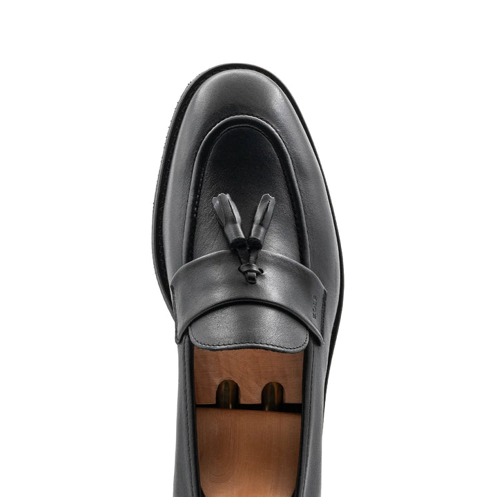 MOCASSIM CLÁSSICO COM POMPOM PRETO ZOLF