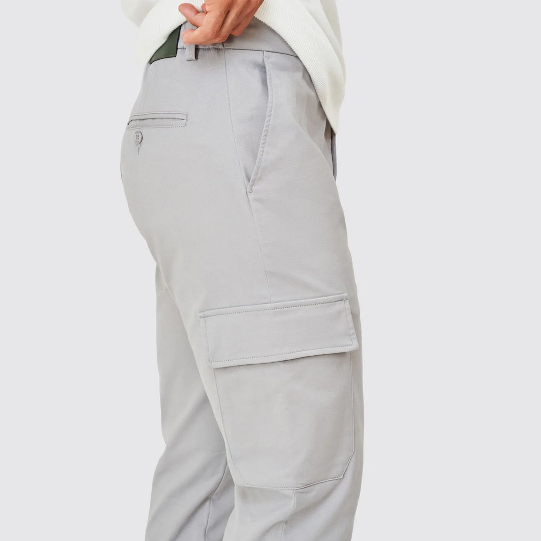 CALÇA CHINO COM BOLSO CARGO CINZA