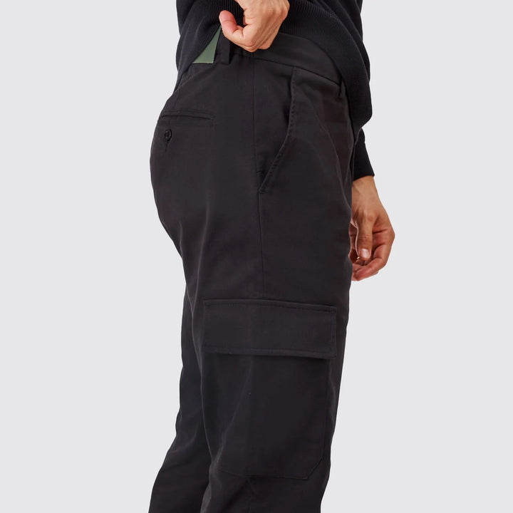 CALÇA CHINO COM BOLSO CARGO PRETA ZOLF