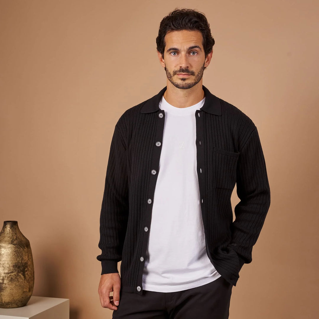 CASACO TRICOT CANELADO COM BOLSO PRETO ZOLF