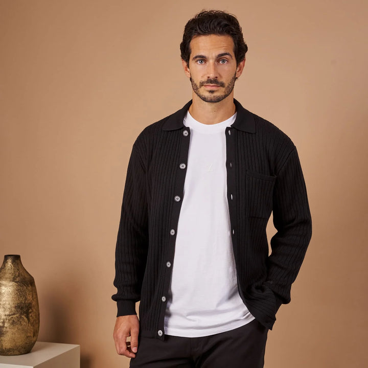 CASACO TRICOT CANELADO COM BOLSO PRETO ZOLF