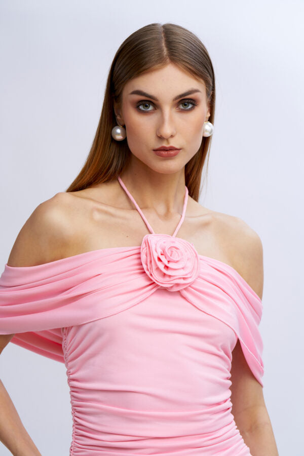 VESTIDO CURTO ROSA COM FLOR NO SECRETS