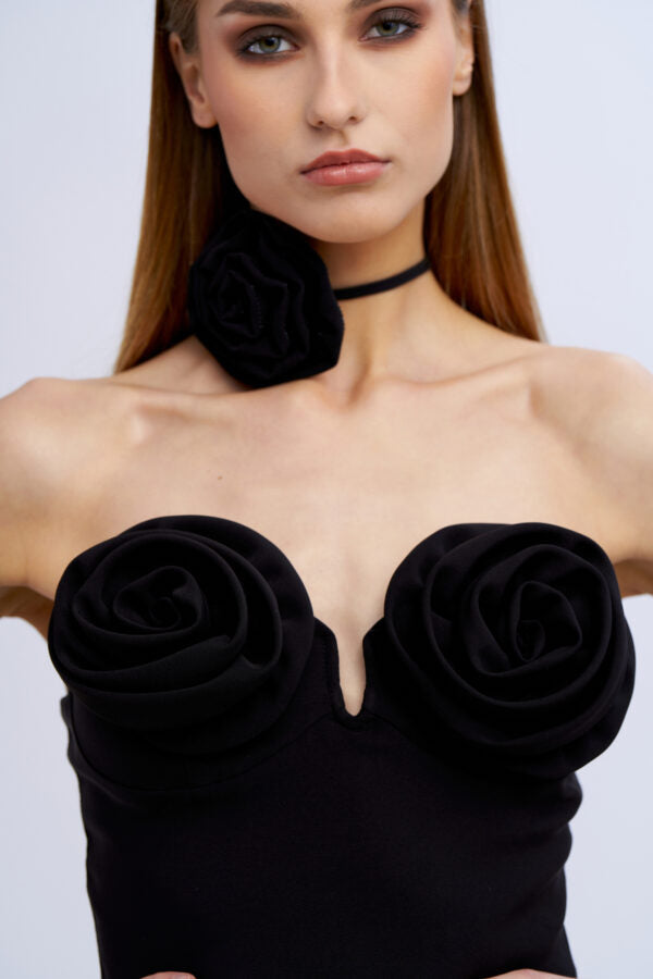 TOP PRETO COM ROSAS NO SECRETS