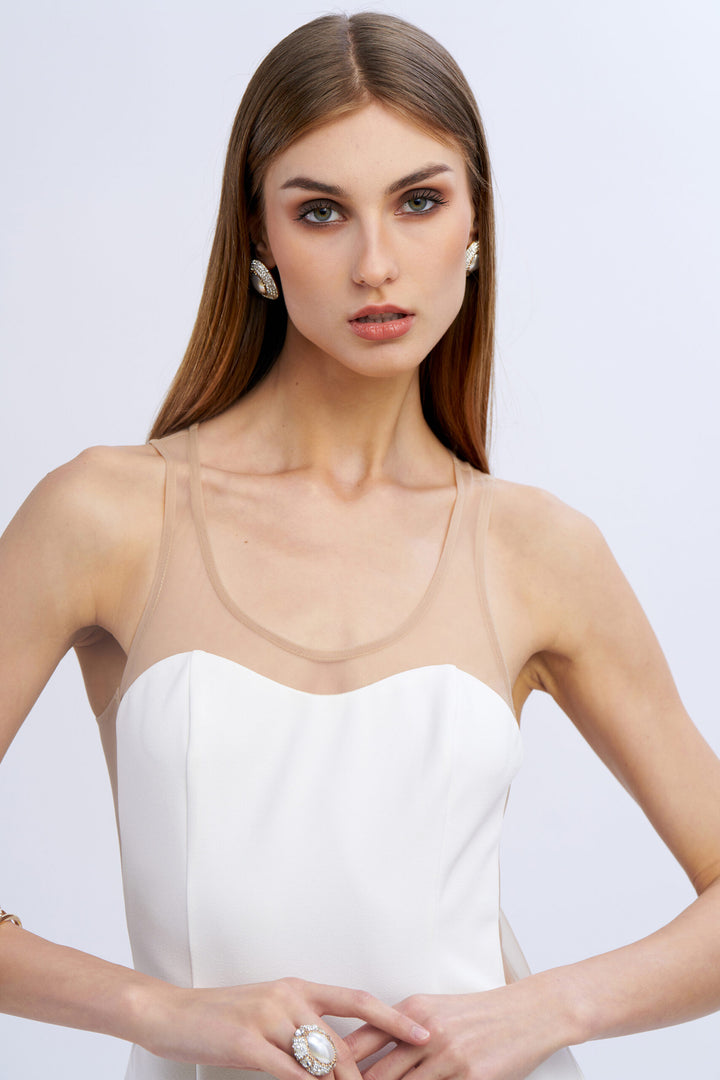 VESTIDO BRANCO COM TRANSPARÊNCIA NO SECRETS