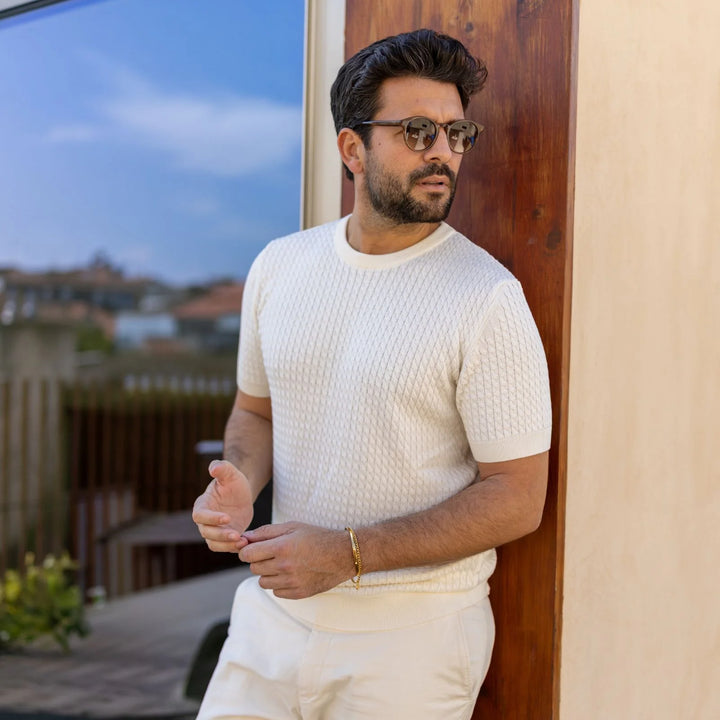 T-SHIRT BRANCA TRICOT COM TRANÇAS ZOLF