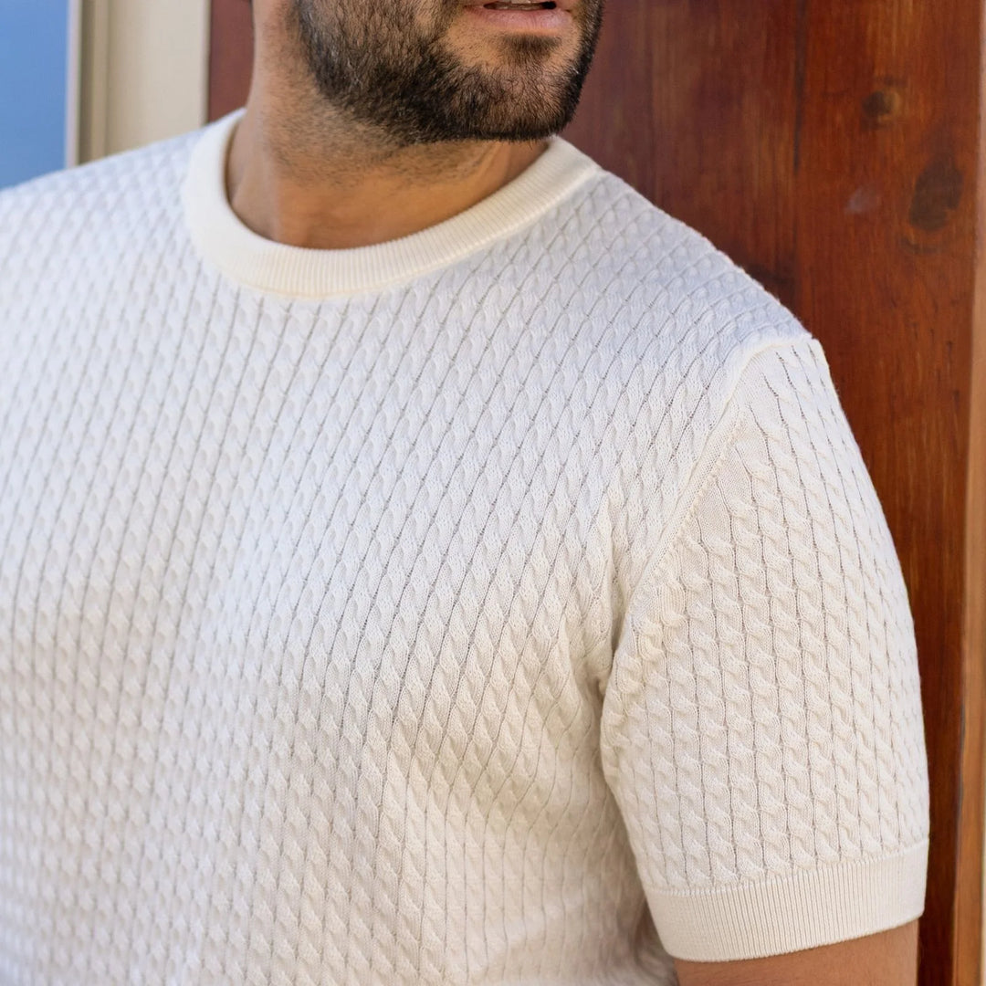 T-SHIRT BRANCA TRICOT COM TRANÇAS ZOLF