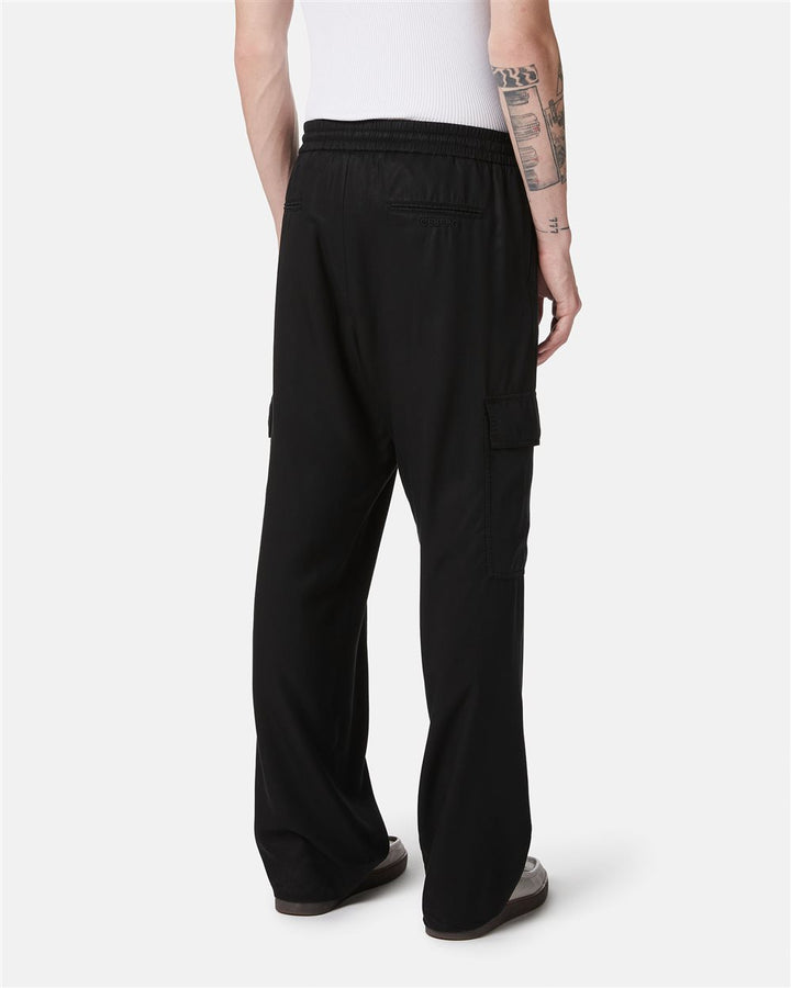 CALÇA CARGO PRETA COM BORDADO ICEBERG MEN