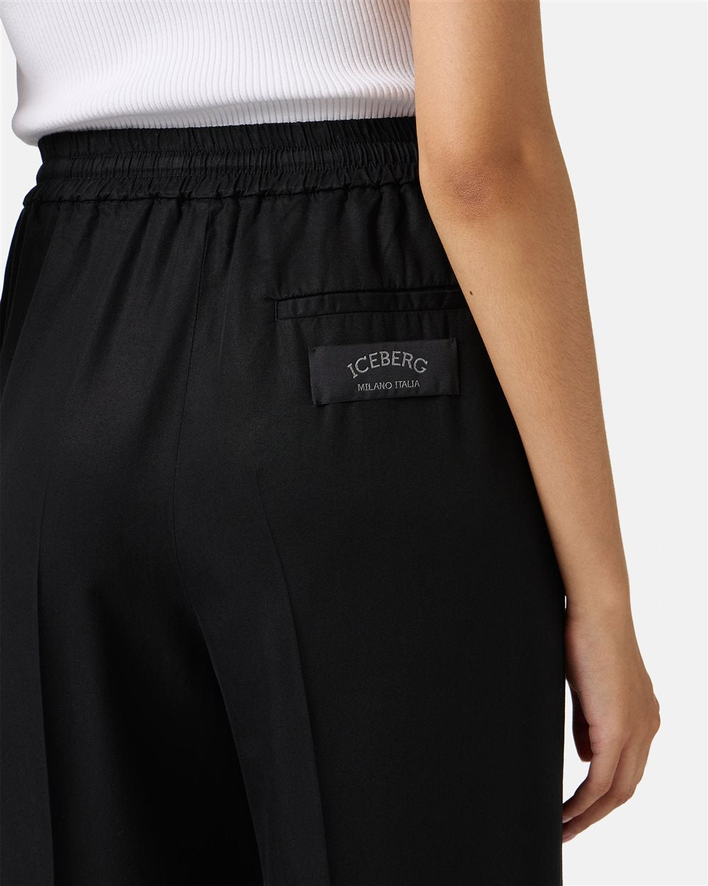 CALÇA PRETA EM TECIDO FLUIDO ICEBERG WOMEN