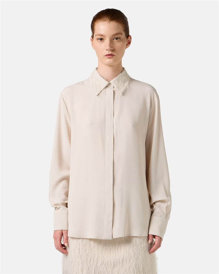 BLUSA EM CREPE CRU DETALHE NA GOLA ICEBERG WOMEN