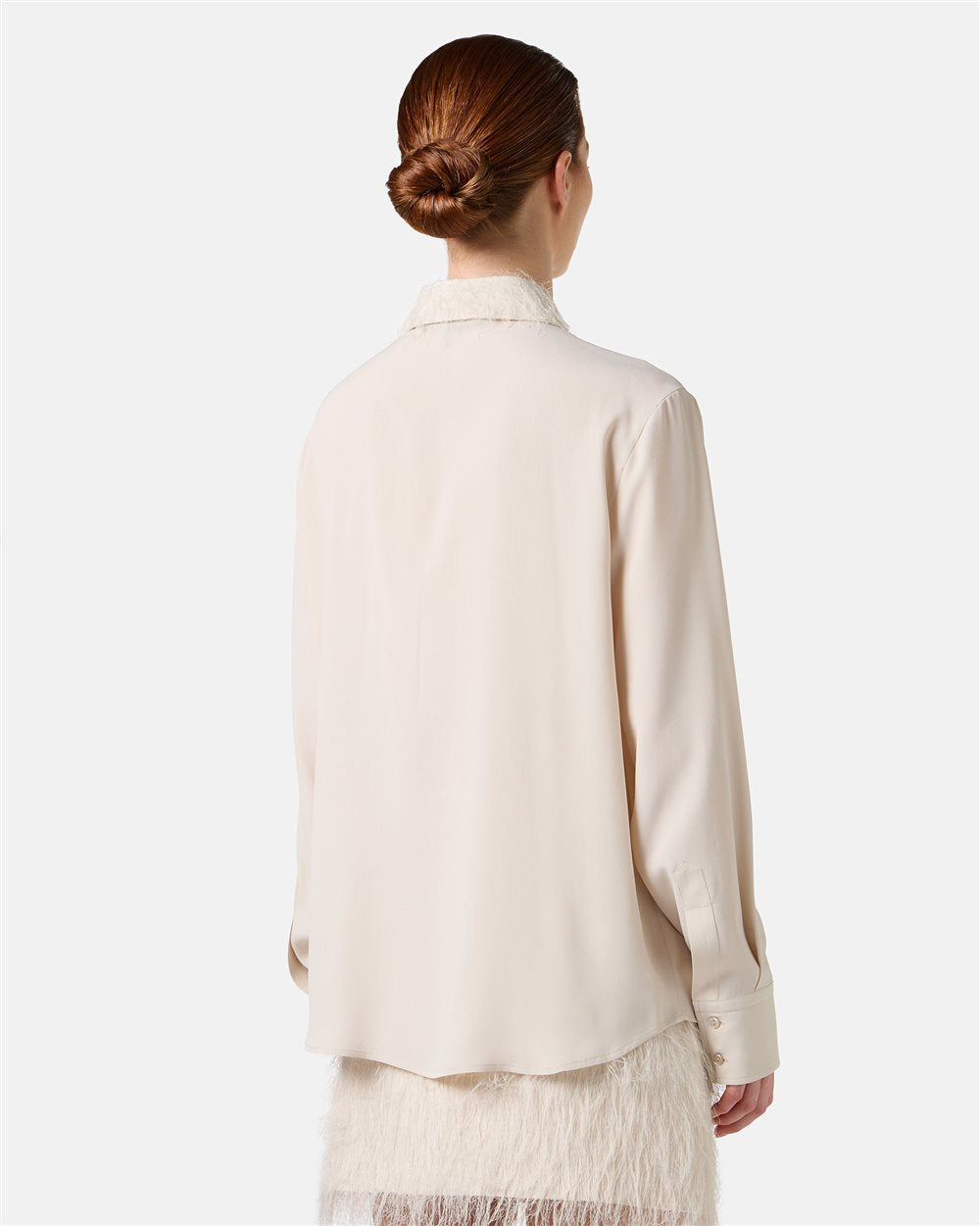 BLUSA EM CREPE CRU DETALHE NA GOLA ICEBERG WOMEN