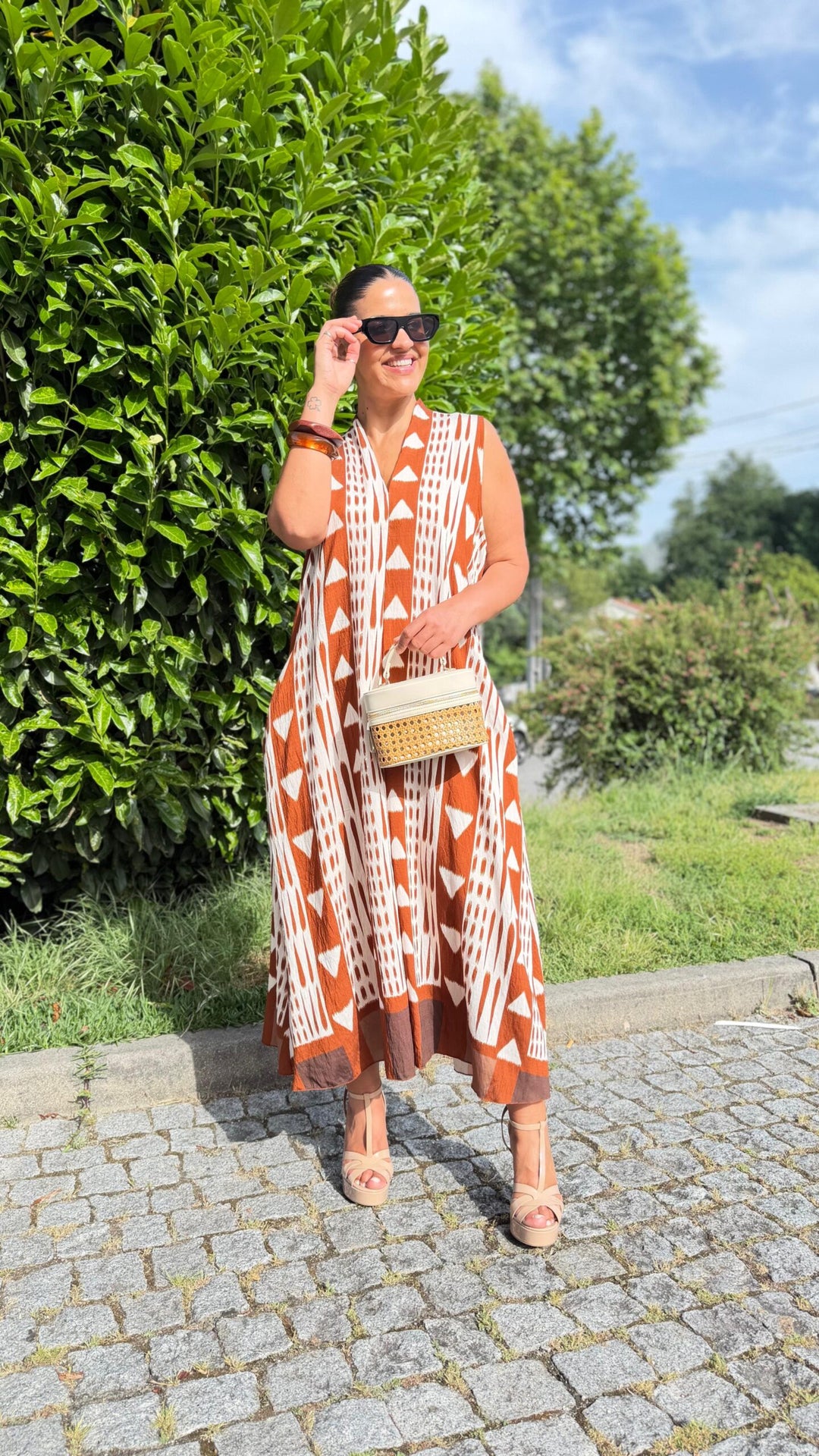 VESTIDO MIDI ESTAMPADO TERRACOTA PONTO CHIC