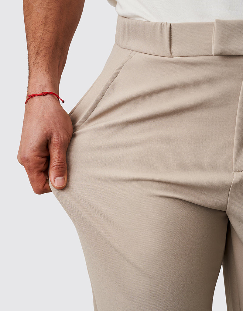 CALÇA COM TECIDO TÉCNICO RELAXED FIT TAUPE ZOLF