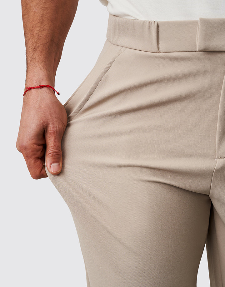 CALÇA COM TECIDO TÉCNICO RELAXED FIT TAUPE ZOLF