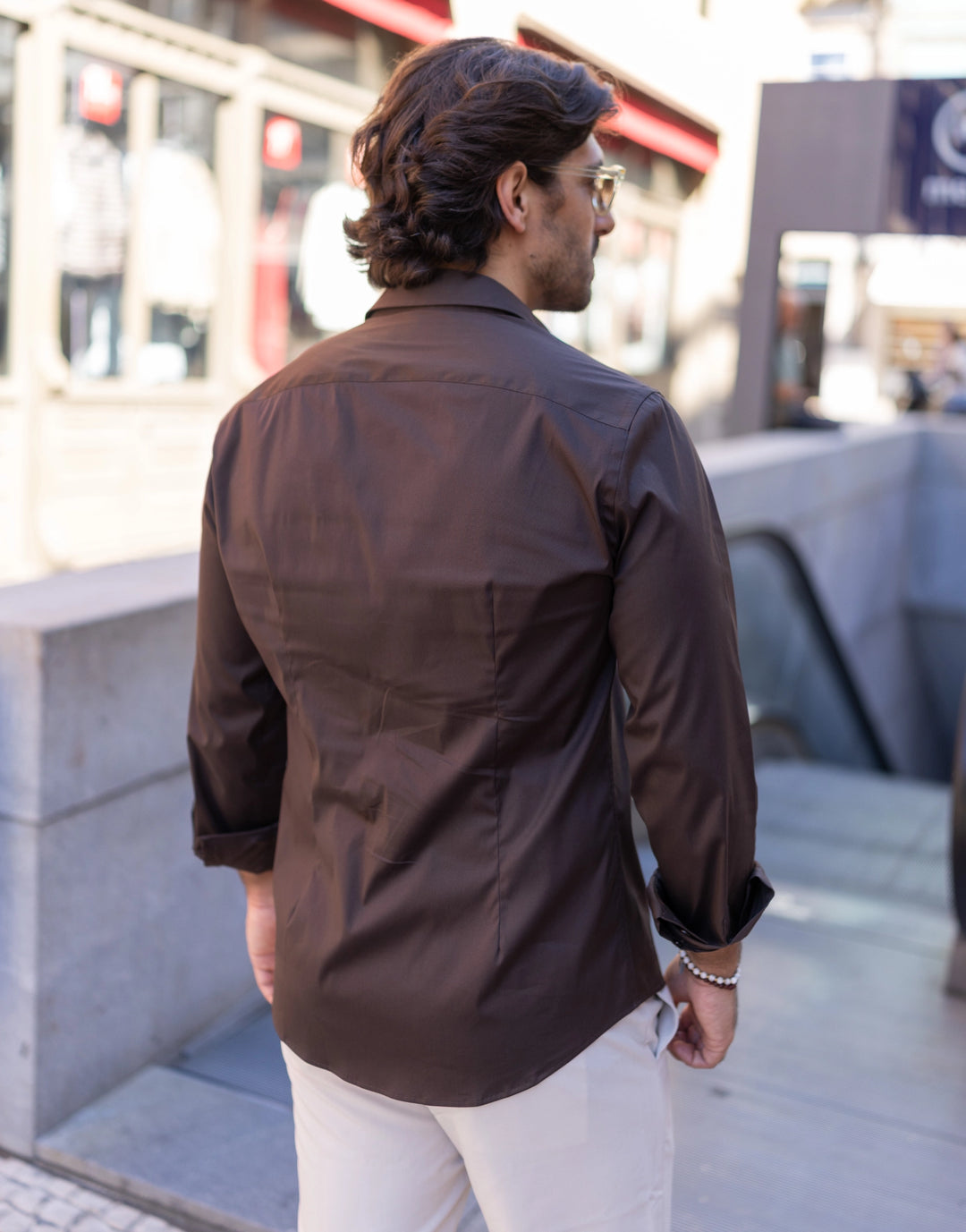 CAMISA CASTANHA SLIM FIT COM GOLA ITALIANA