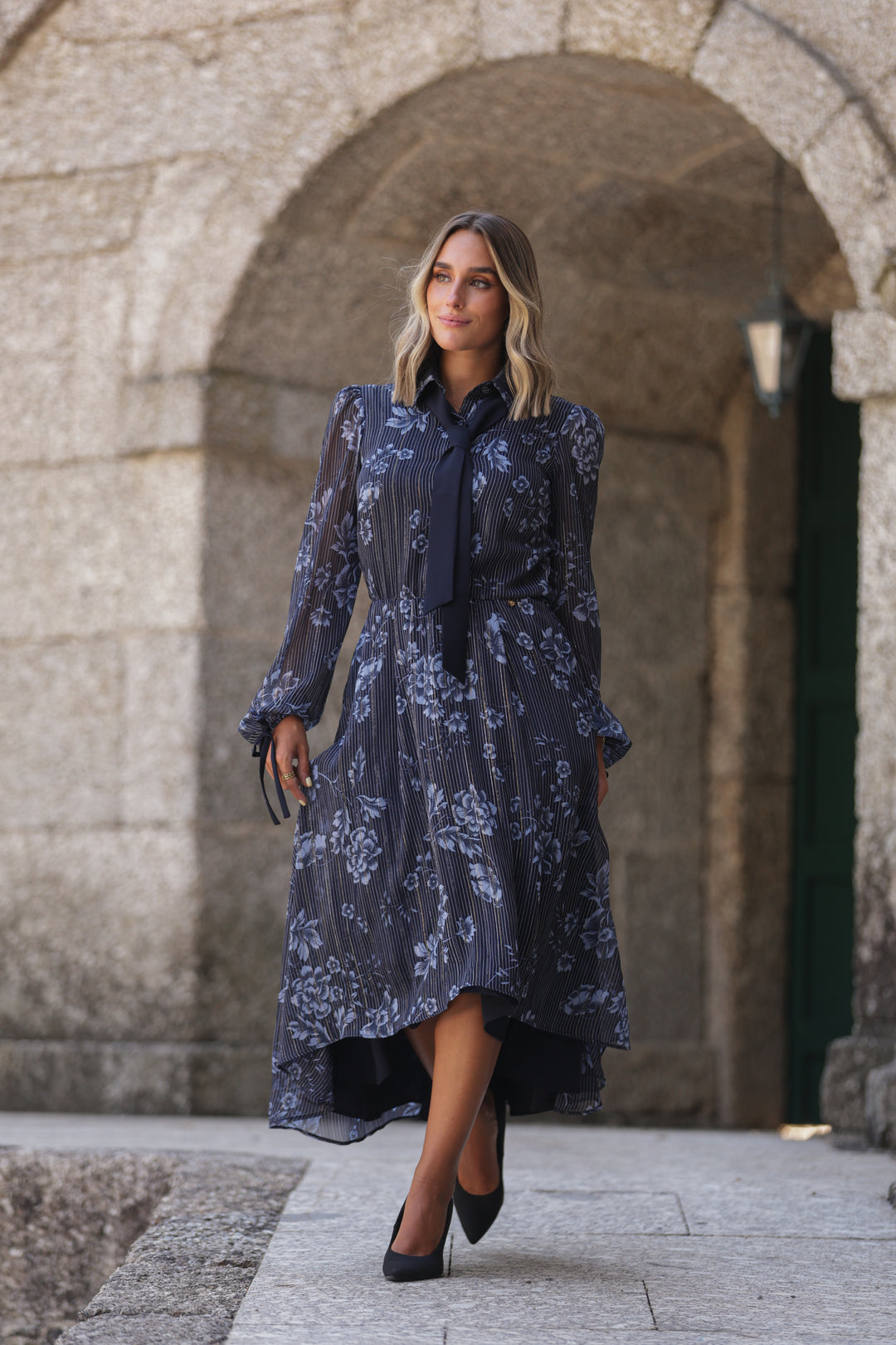 VESTIDO AZUL CAMISEIRO ESTAMPADO FLORAL COM FIO DOURADO MISS YOU
