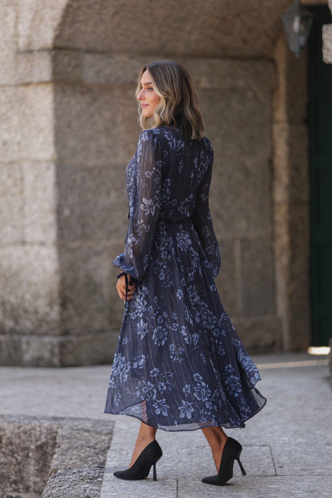 VESTIDO AZUL CAMISEIRO ESTAMPADO FLORAL COM FIO DOURADO MISS YOU