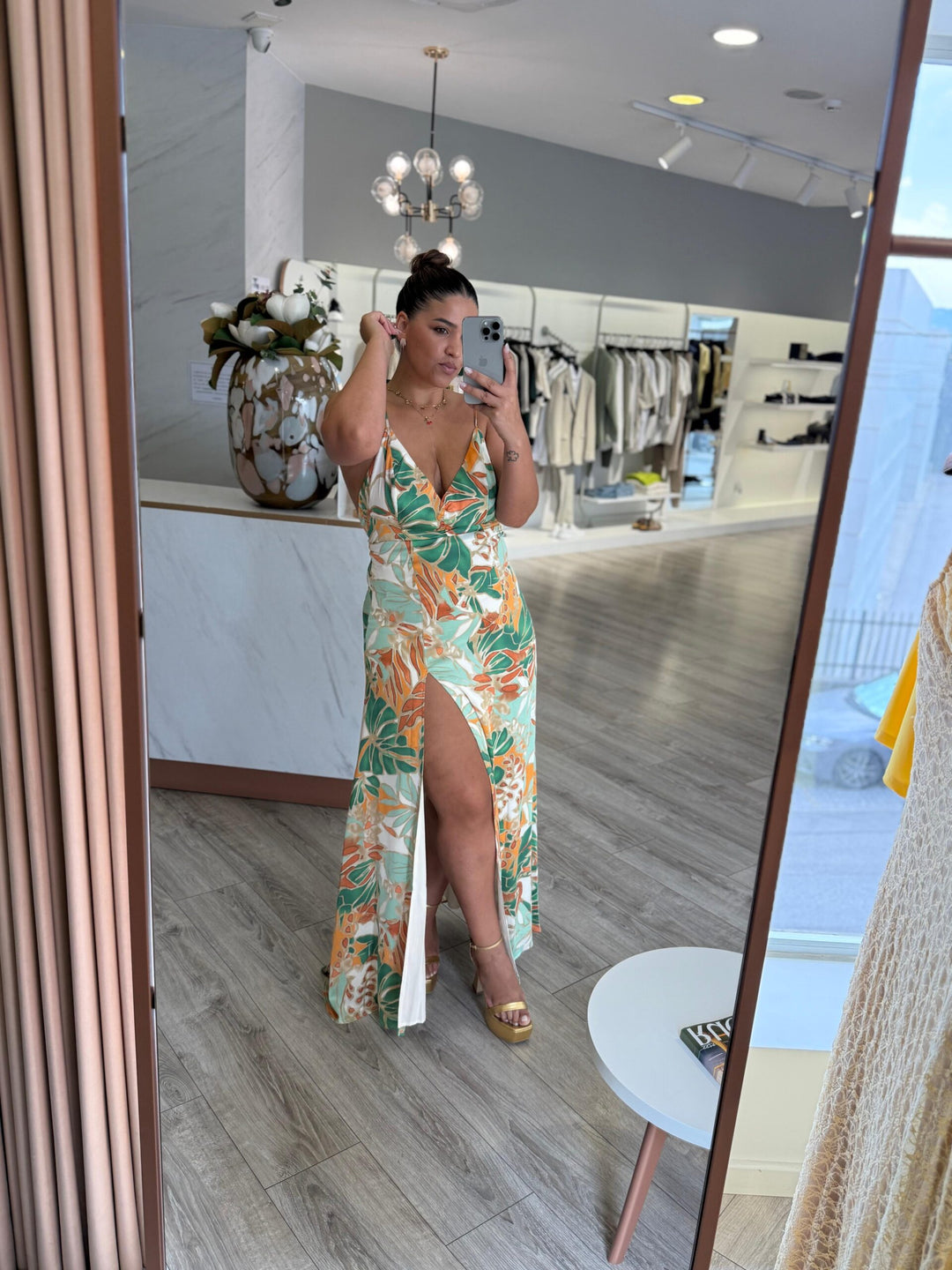 VESTIDO COMPRIDO ESTAMPADO COM RACHA PONTO CHIC