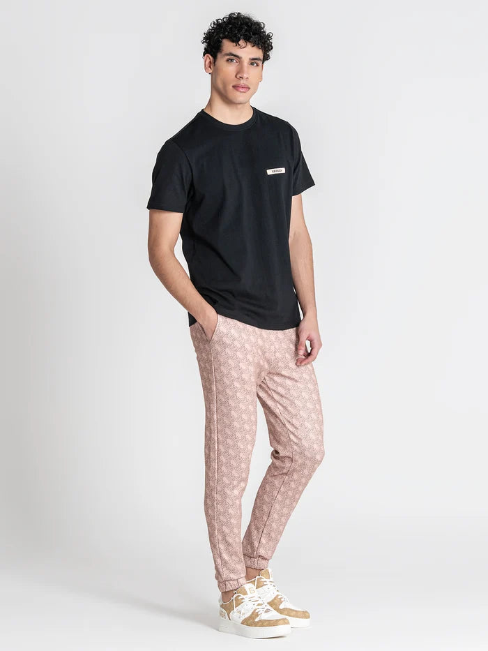 T-SHIRT PRETA COM APLICAÇÃO PONTO CHIC