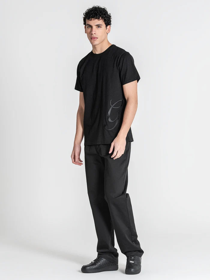 T-SHIRT PRETA COM LOGÓTIPO PONTO CHIC