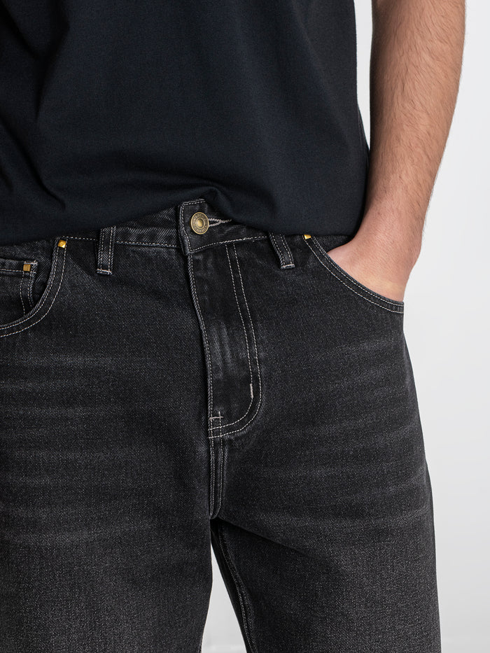 CALÇAS JEANS PRETAS COM LAVAGEM PONTO CHIC