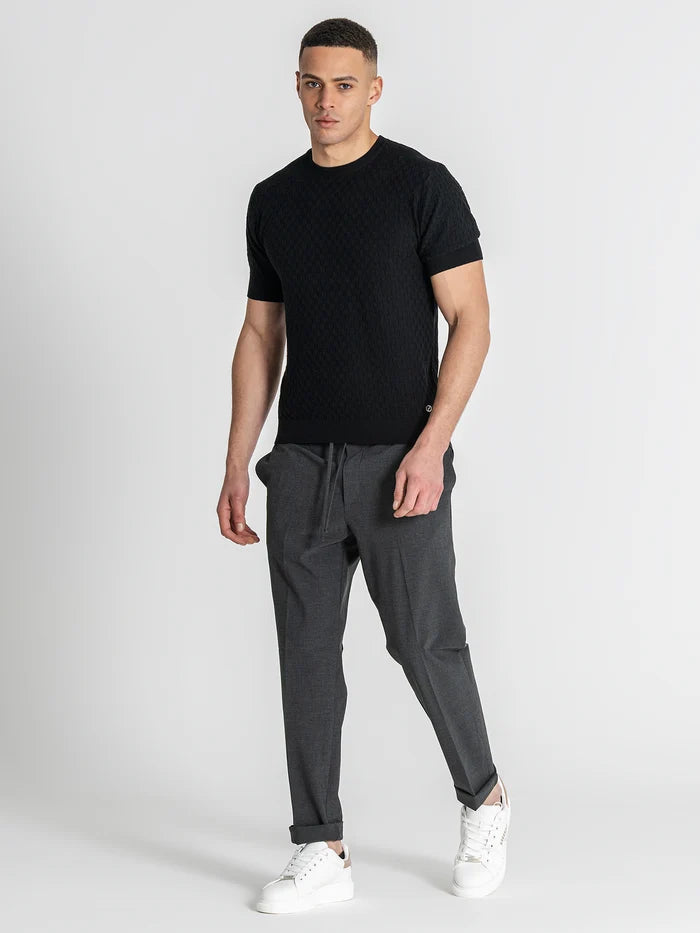 T-SHIRT PRETA EM MALHA QUADRADOS PONTO CHIC
