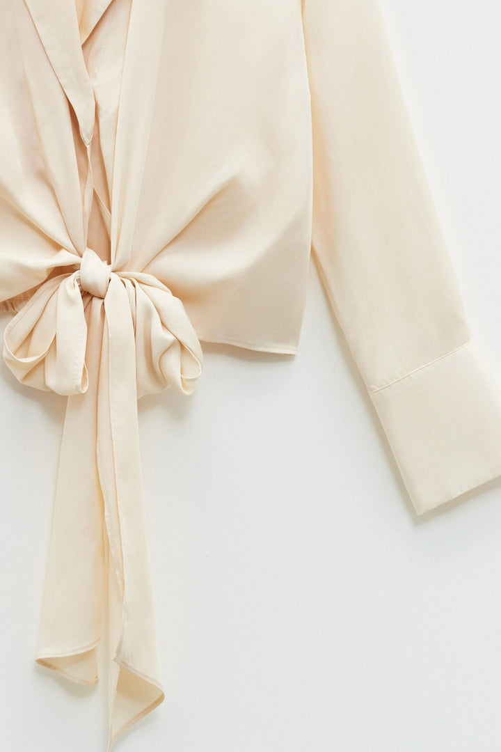 BLUSA CREME EM TRESPASSE ELEH